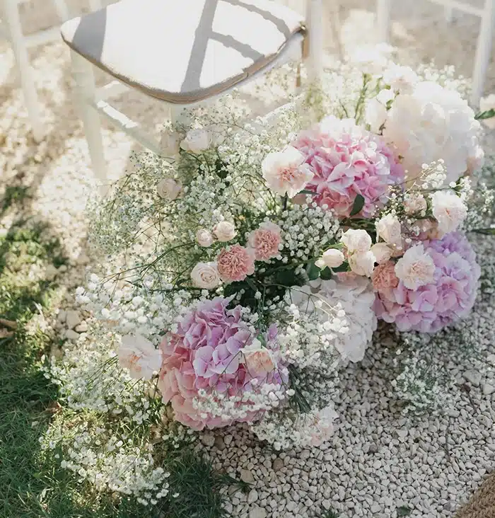 allestimento floreali con ortensie ranuncoli e peonie