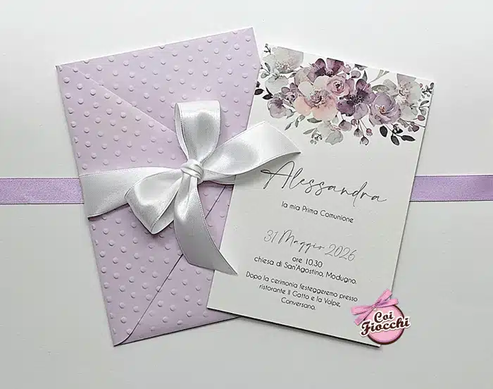 inviti per comunioni eleganti toni lilla con busta embossing e fiori