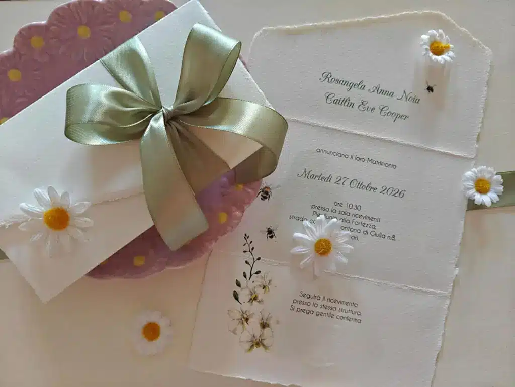 partecipazione per unione civile coppia lesbica in carta amalfitana con api e orchidee e nastro verde