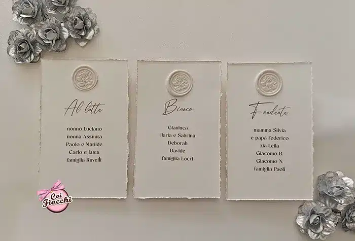 cartoncini con ceralacca bianca per tableau mariage tema cioccolato bianco
