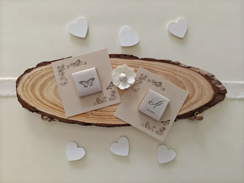 segnaposto matrimonio con cioccolatino con incarto personalizzato